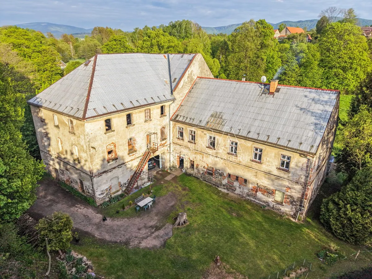 Prodej rodinného domu 2260 m², pozemek 31071 m²